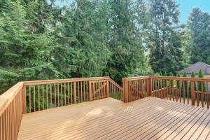 Refresh Your Yard with Hesperia Fence and Deck Staining This Summer
